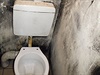 Záchod tée firmy na autobusovém nádraí v Tours v záí 2012