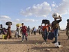 Kurdtí uprchlíci na hranicích s Tureckem.