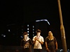 Protestující z Hongkongu s átky proti slznému plynu.
