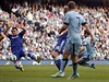 Frank Lampard v dresu Manchesteru City skóruje do sít Chelsea, emu...