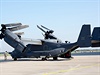 Americký konvertoplán CV-22B Osprey, který kombinuje vlastnosti vrtulníku a...