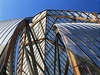Architekt Tan�ícího domu v Praze Frank Gehry navrhl budovu Louis Vuitton...