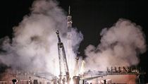 Sojuz s pos�dkou ISS startuje z Bajkonuru.