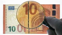 Euro má novou bankovku s hodnotou 10 a lepší ochranou proti padělání