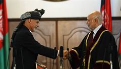 Nový afghánský prezident Araf Ghaní a pedseda Nejvyího soudu Abdul Salám...