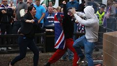 P�íznivec �Yes� kampan� se pere se zastáncem setrvání ve svazku s Británií.
