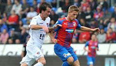 Marek �ichor (vlevo) z Baníku a Patrik Hro�ovský z Plzn�.