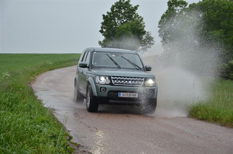 Land Rover Discovery 4 to je dvou a půl tunový kolos