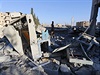 USA a spojenci bombarduj pozice Islmskho sttu v syrskm mst Rakka...