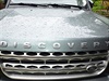 Testovanému Land Rover Discovery 4 dominuje masivní pední maska