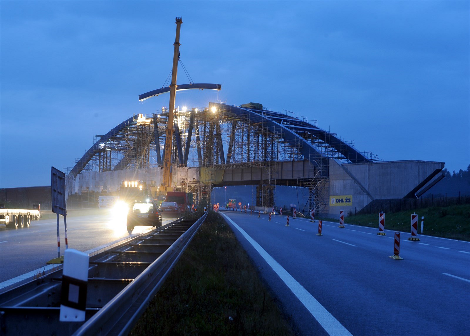 Dálnice D3 byla 30. zá�í ve�er mezi 62. a 70. kilometrem op�tovn� uzav�ela...