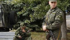 Ruský vojenský pozorovatel na ukrajinské vojenské základn v Soledaru (Doncká...
