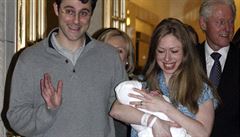 Chelsea Clintonová opoutí porodnici s dcerou Charlotte