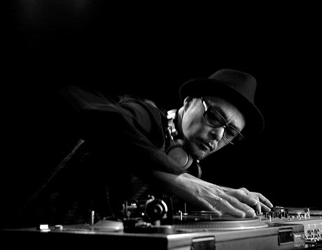 DJ Krush, vlastním jménem Hideaki Ishi, je hip hopový producent a DJ. Vystoupí...