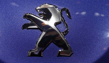 Logo výrobce automobil Peugeot.