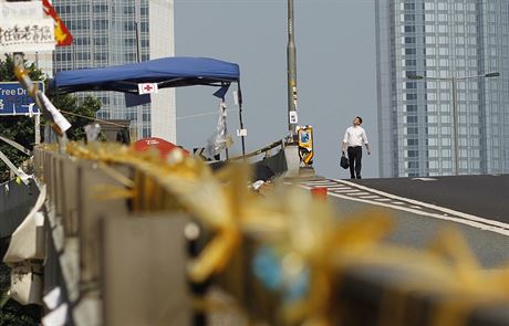 Hongkongsk byznysmen na cest do prce. Zatmco demonstranti se rekrutuj z...