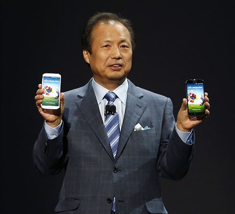 Spolenost Samsung pedstavila modely telefon Galaxy  S4.