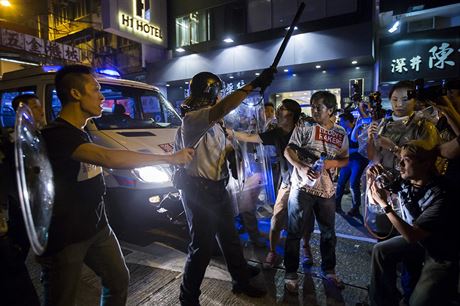 Centrum Hongkongu zashly potyky mezi demonstranty poadujcmi demokratick...