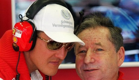 Michael Schumacher (vlevo) a Jean Todt.