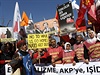 Turetí demonstranti ped sídlem vlády v Ankae odmítají zapojení do boj.