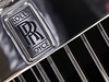 Výrobce automobil Rolls Royce.