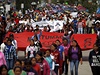 Demonstrace k pipomenutí 46. výroí studentského masakru v Mexico City se...