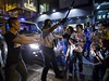 Centrum Hongkongu zasáhly potyky mezi demonstranty poadujícími demokratické...