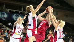 eské basketbalistky v zápase s Kanadou.