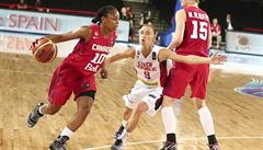 eské basketbalistky v zápase s Kanadou.
