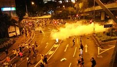 Demonstrantka z Hongkongu: Rozejdte se, nebo budeme stlet, hrozila nm policie