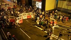 V Hongkongu zuily potyky mezi demonstranty a stoupenci Pekingu 