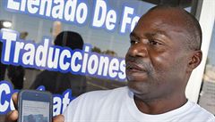 Wilfred Smallwood, který se p�edstavil jako bratr Thomase Erica Duncana...