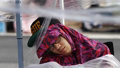 Demonstrant v ulicch Hongkongu ubv. ek je jednn s vldou