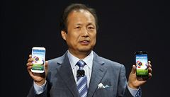 Samsung si dv naas s novm mobilem. To ho sr za Apple a nu