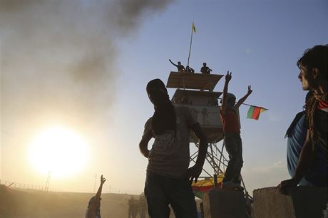 Kurdov protestuj proti laxnmu pstupu tureck vldy k situaci v Kobani.