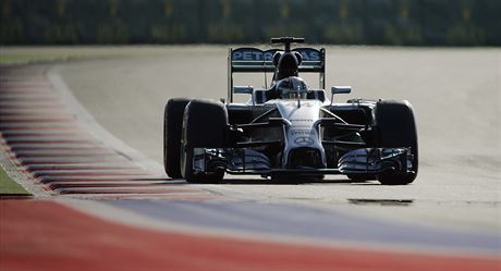 Pilot Mercedesu Lewis Hamilton.