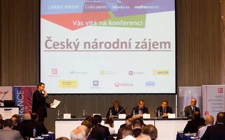Ministr Andrej Babi a Hynek Kmonek na konferenci esk nrodn zjem