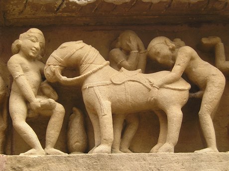Soky na stnách indického Khaduráho vyuívají neexistence zákazu sexu se...