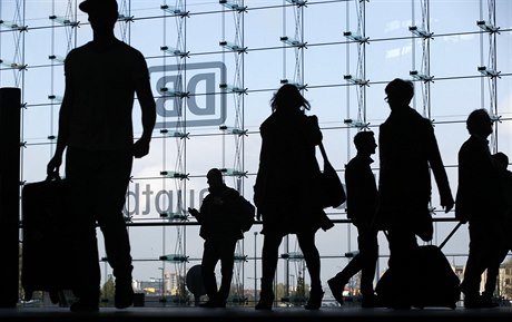 Nmetí strojvdci bojují za vyí mzdy. Stávka se dotkne i eska