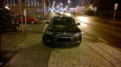 Na rohu Veletrní a Veverkovy ulice parkoval kandidát na ministra dopravy Jan...