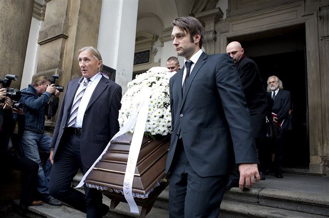 Vzpomínání na �ú�asného �lov�ka�. P�átelé se rozlou�ili s Landovským.