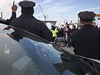 Police dohlíí na protesty personálu letit LaGuardia.
