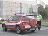 Policie uzavela píjezdovou cestu na výjezdu ze Slavtína do Vrbtic, kde v...