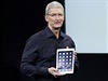Tim Cook, editel Applu s nejnovjím iPad Air 2 tabletem.