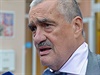 Pedseda TOP 09 Karel Schwarzenberg odevzdal v Skoicch na Rakovnicku svj...