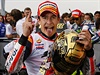 Španělský jezdec Marc Marquez slaví titul mistra světa.