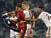 Srbský fotbalista Nemanja Gudelj odmítá dát fotbalistům Albánie vlajku jejich...