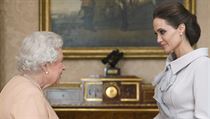 Britsk krlovna udlila herece Jolie lechtick titul.