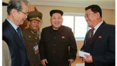 Kim ong-un byl schovaný 40 dn, objevil se s hlkou. Spekuluje se, e má po...