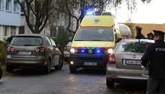 Ve žďárské střední škole zabila útočnice studenta. Dvě další dívky a policistu zranila